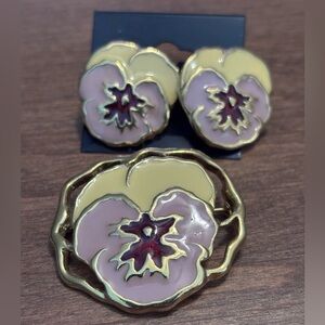 Avon Full Bloom pansy brooch and earring set with pink enamel on gold tone metal